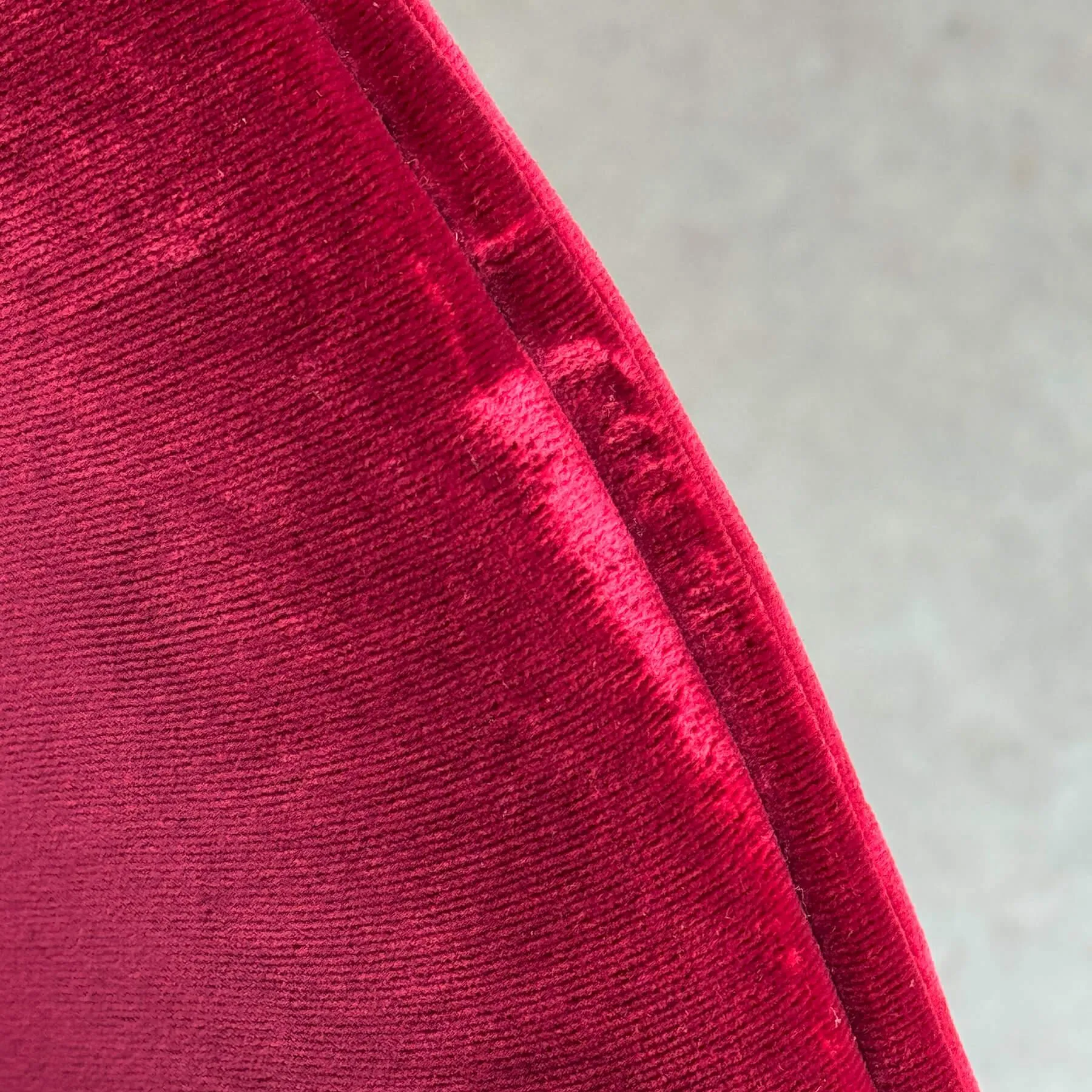 B-Stock Gubi Bat Chair - Red Velvet Dandy 202