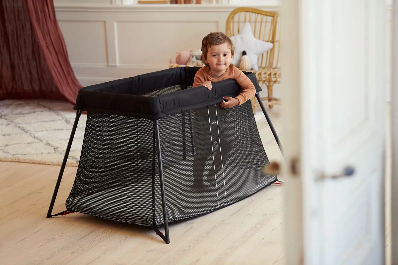 Baby Bjorn Travel Crib Light Bundle