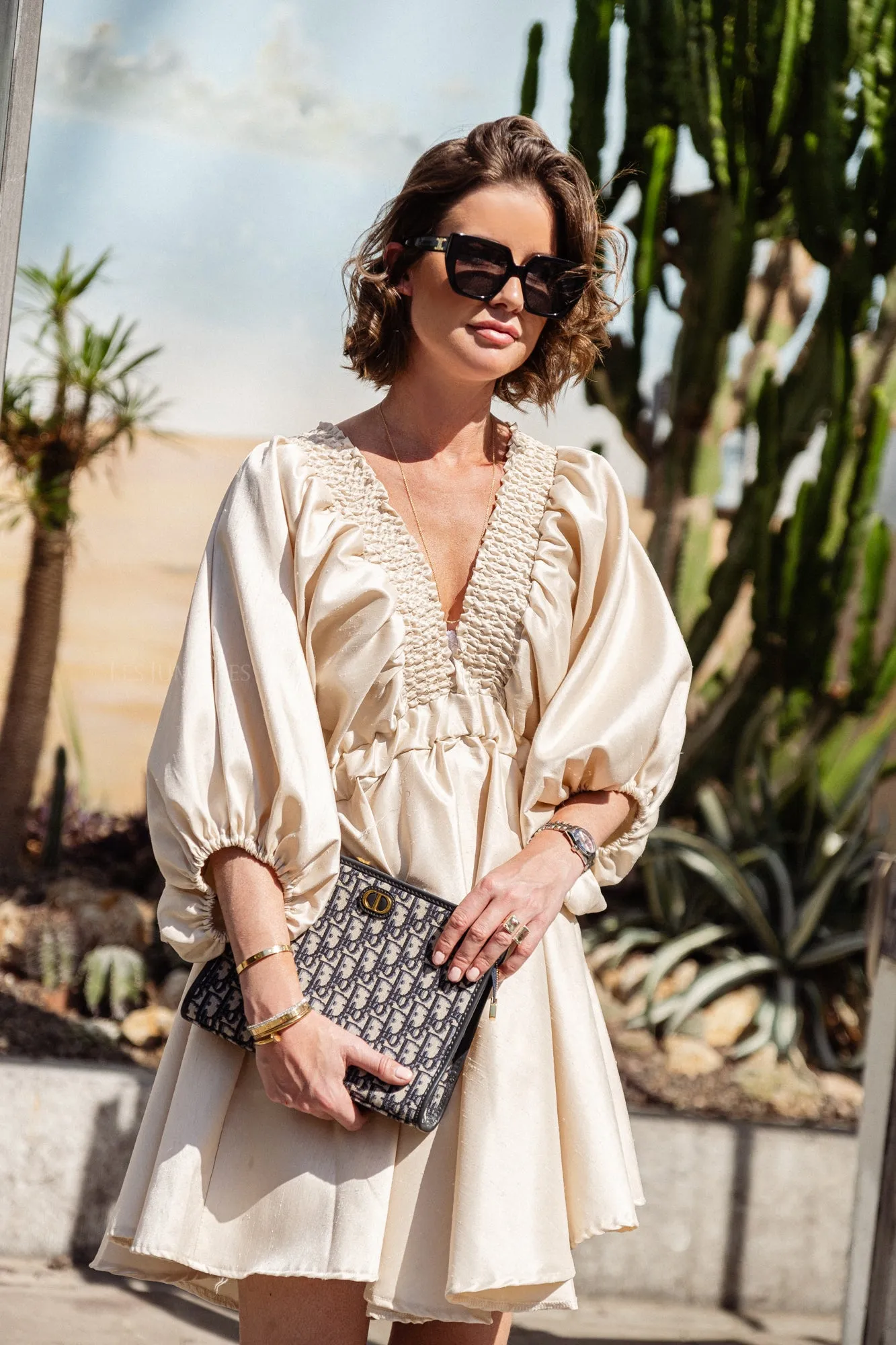 Ella V-neck short dress pearl