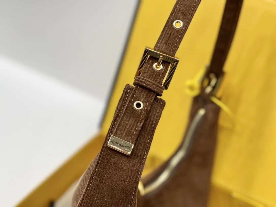 EN   Designer bags by Fendi 200