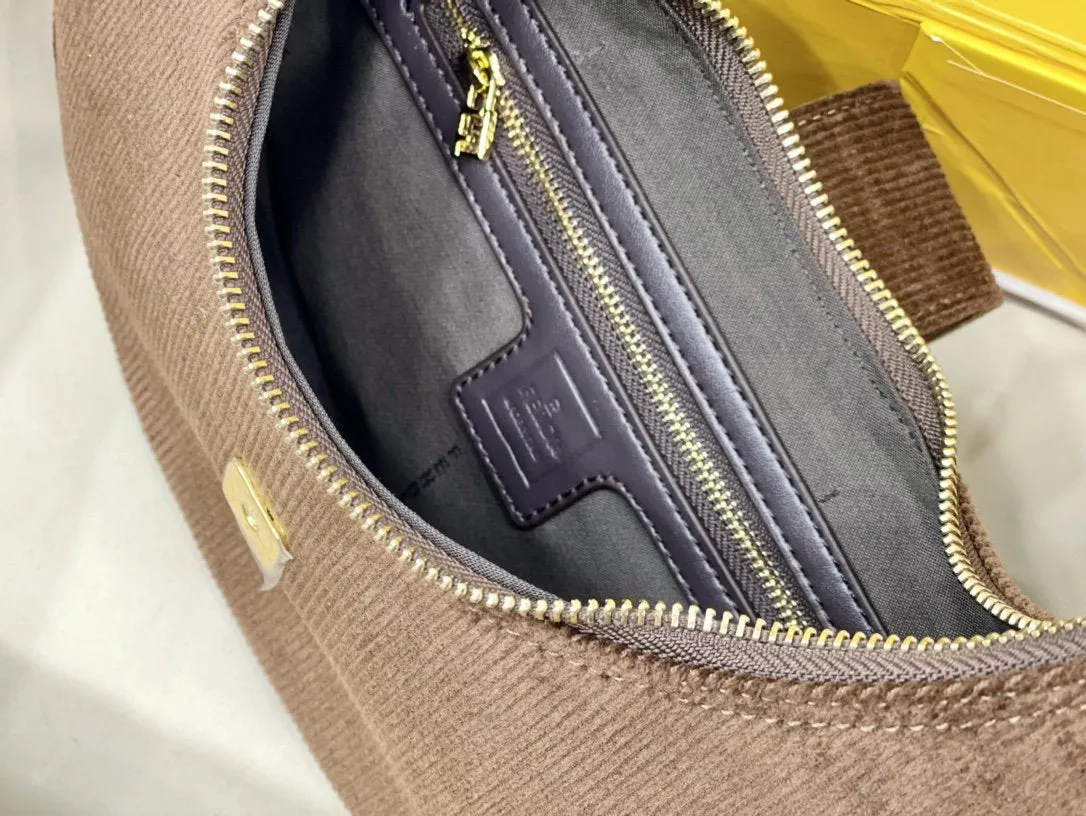 EN   Designer bags by Fendi 200