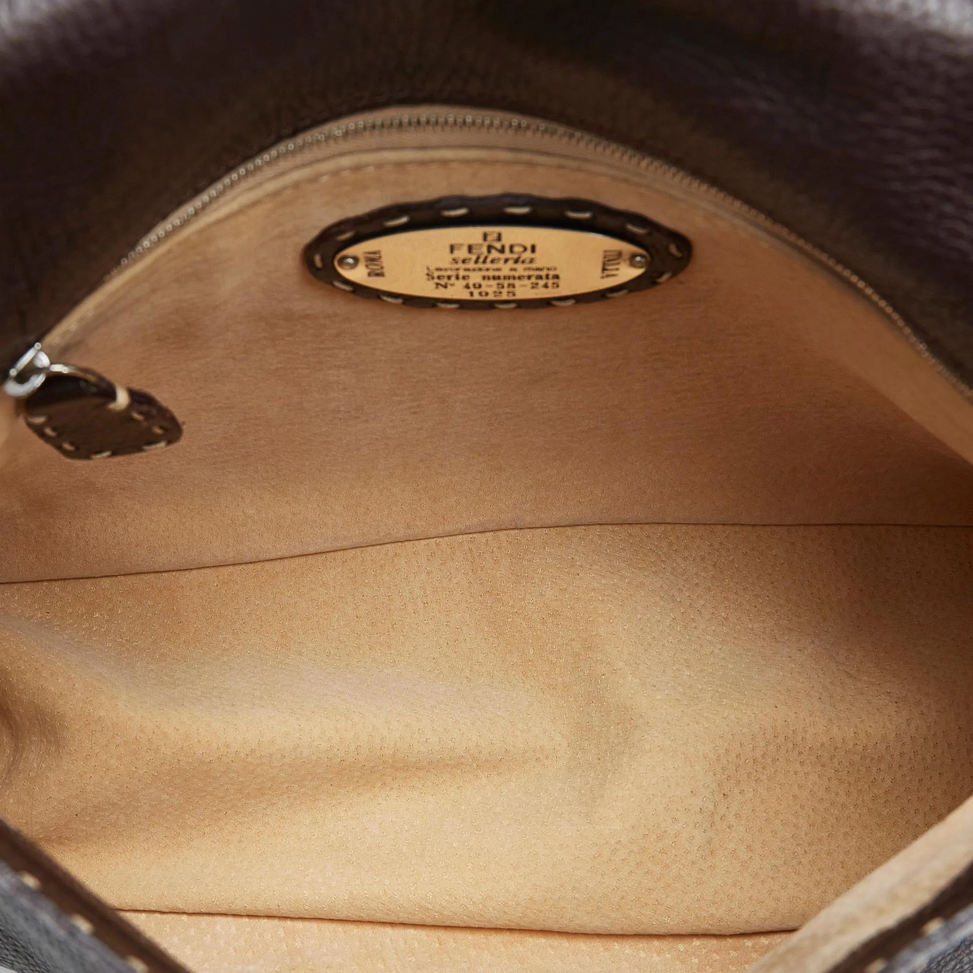 Fendi Selleria Mamma Forever Shoulder Bag (SHG-YFe4hR)